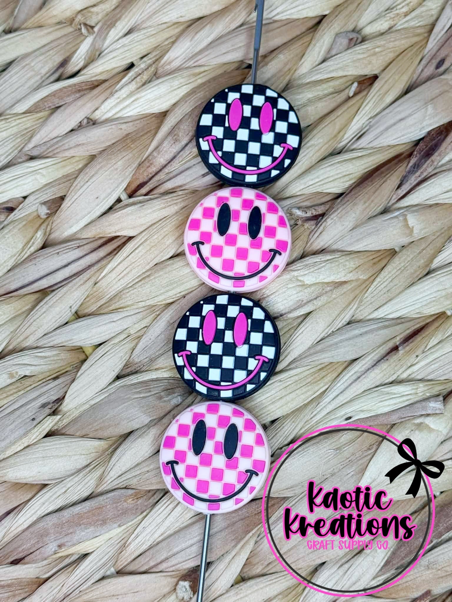CHECKERED SMILE FACE SILICONE FOCAL (1ct)